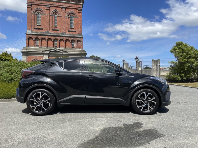 2017 Toyota C-HR 1.8 Hybrid G 5 Dr SUV CVT FWD image 3