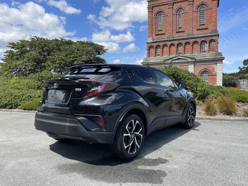 2017 Toyota C-HR 1.8 Hybrid G 5 Dr SUV CVT FWD image 4