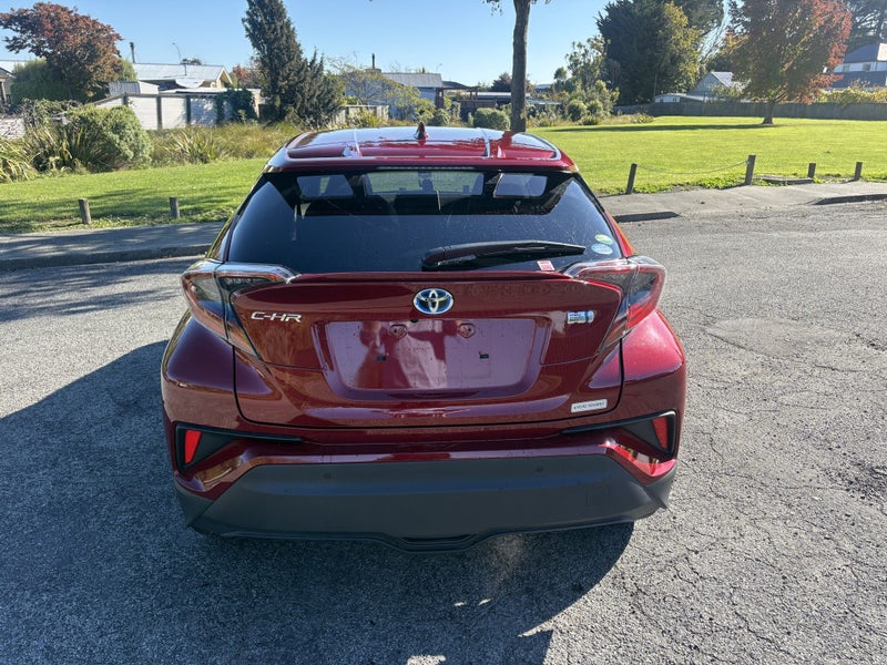2017 Toyota C-HR 1.8 Hybrid G 5 Dr SUV CVT FWD image 4