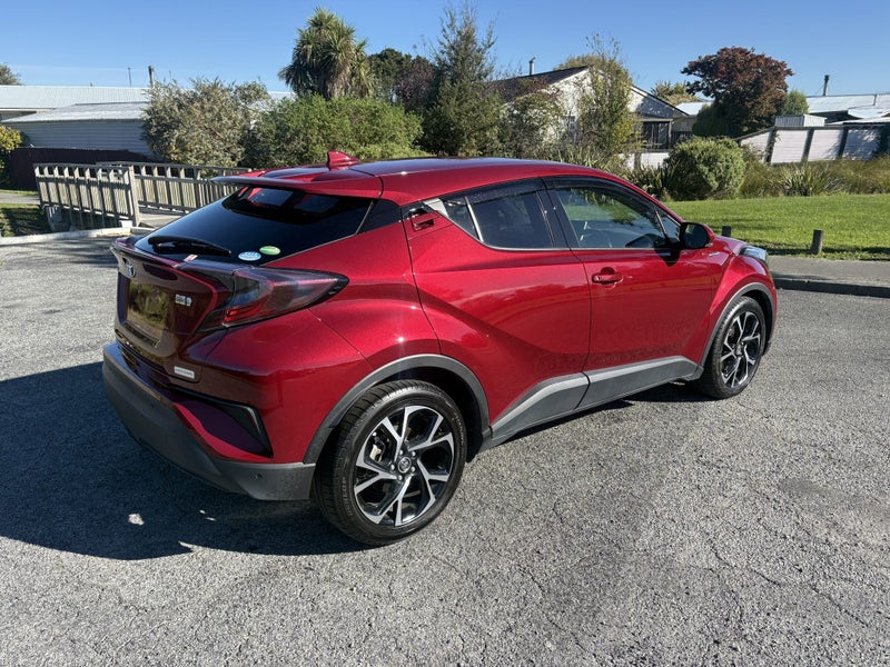 2017 Toyota C-HR 1.8 Hybrid G 5 Dr SUV CVT FWD image 5