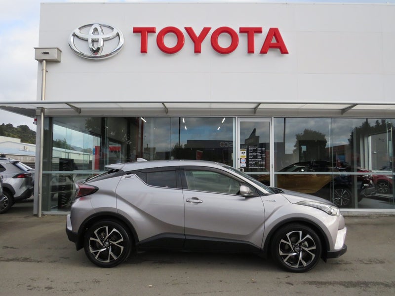 2017 Toyota C-HR 1.8 Hybrid G 5 Dr SUV CVT FWD image 4