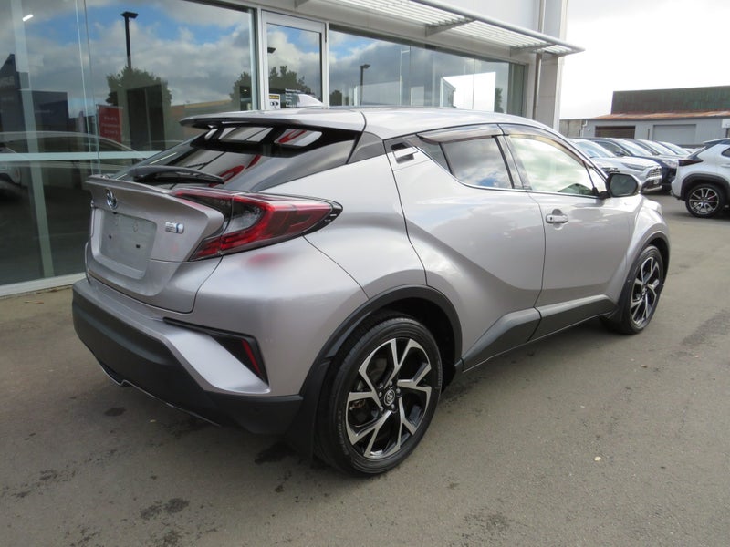 2017 Toyota C-HR 1.8 Hybrid G 5 Dr SUV CVT FWD image 5