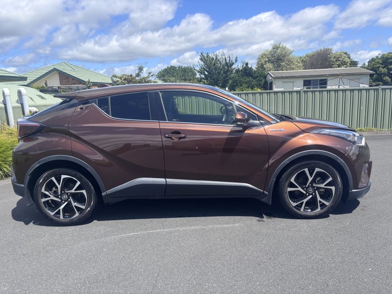 2017 Toyota C-HR 1.8 Hybrid G 5 Dr SUV CVT FWD... image 2