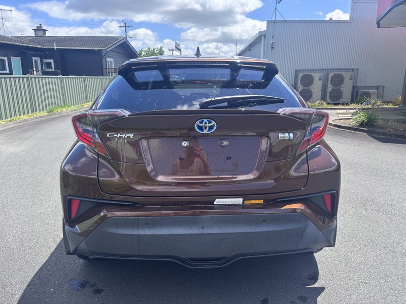2017 Toyota C-HR 1.8 Hybrid G 5 Dr SUV CVT FWD... image 4