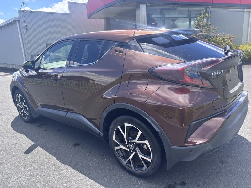 2017 Toyota C-HR 1.8 Hybrid G 5 Dr SUV CVT FWD... image 5