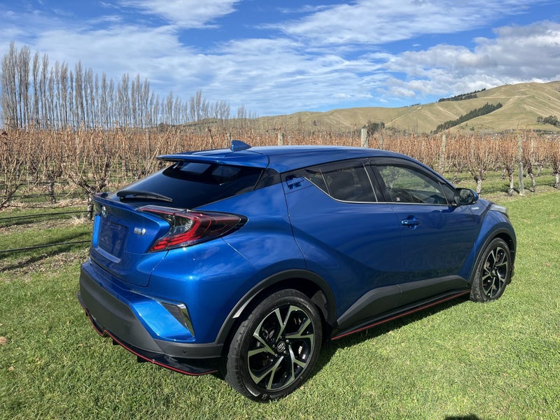 2017 Toyota C-HR 1.8 Hybrid G 5 Dr SUV CVT FWD image 4