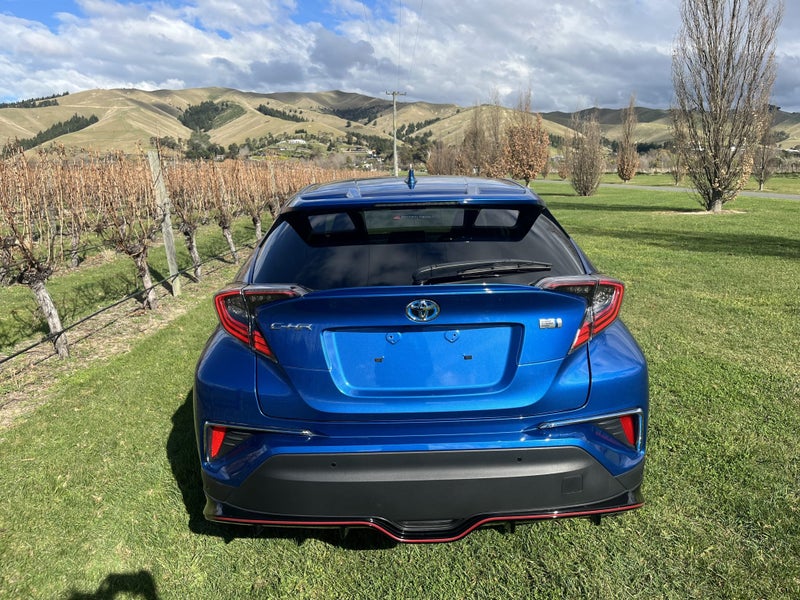 2017 Toyota C-HR 1.8 Hybrid G 5 Dr SUV CVT FWD image 5