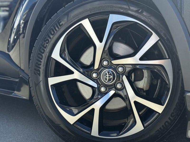 2017 Toyota C-HR 1.8 Hybrid G 5 Dr SUV CVT FWD image 3