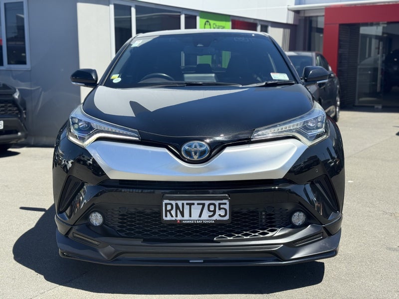2017 Toyota C-HR 1.8 Hybrid G 5 Dr SUV CVT FWD image 4