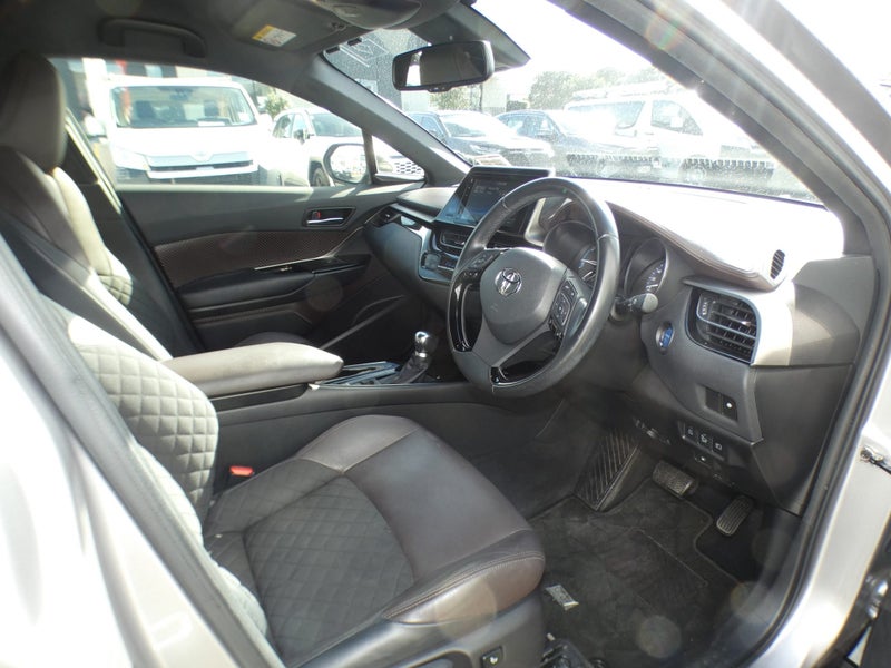 2017 Toyota C-HR 1.8 Hybrid G 5 Dr SUV CVT FWD... image 2