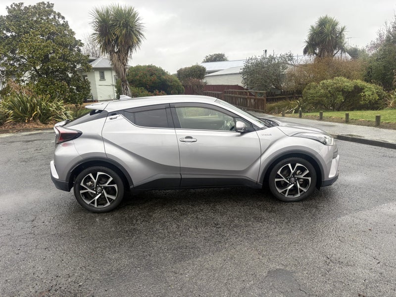 2017 Toyota C-HR 1.8 Hybrid G 5 Dr SUV CVT FWD image 3
