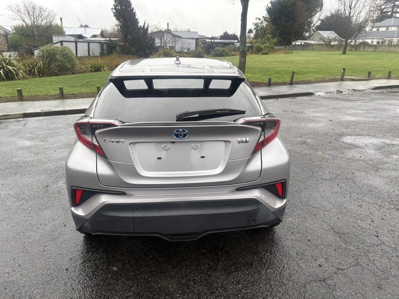 2017 Toyota C-HR 1.8 Hybrid G 5 Dr SUV CVT FWD image 4