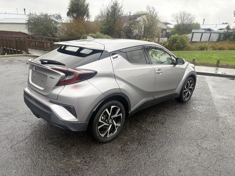 2017 Toyota C-HR 1.8 Hybrid G 5 Dr SUV CVT FWD image 5