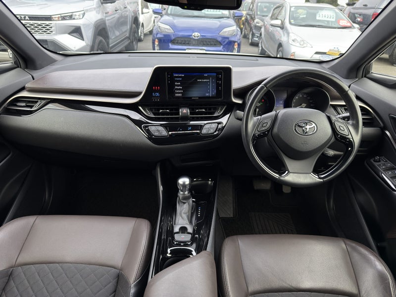 2017 Toyota C-HR 1.8 Hybrid G 5 Dr SUV CVT FWD... image 2