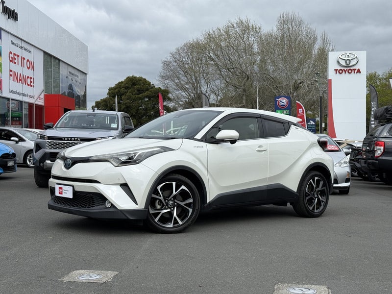 2017 Toyota C-HR 1.8 Hybrid G 5 Dr SUV CVT FWD... image 4