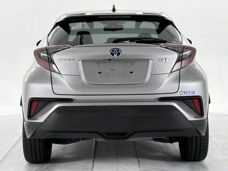 2017 Toyota C-HR 1.8 Hybrid G 5 Dr SUV CVT FWD image 4