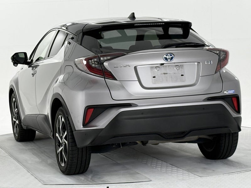 2017 Toyota C-HR 1.8 Hybrid G 5 Dr SUV CVT FWD image 5
