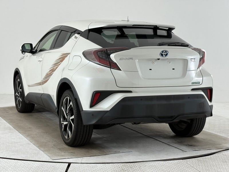 2017 Toyota C-HR 1.8 Hybrid G 5 Dr SUV CVT FWD image 2