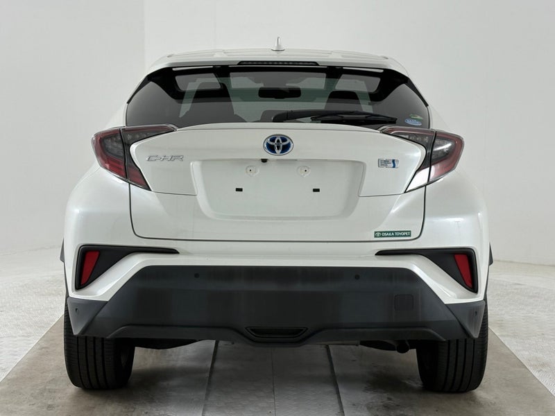 2017 Toyota C-HR 1.8 Hybrid G 5 Dr SUV CVT FWD image 4