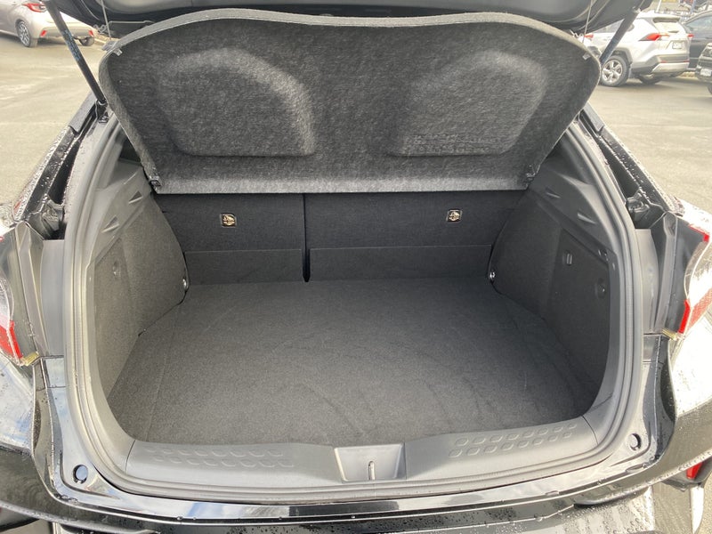 2017 Toyota C-HR 1.8 Hybrid G 5 Dr SUV CVT FWD... image 4