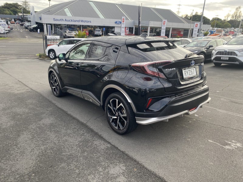 2017 Toyota C-HR 1.8 Hybrid G 5 Dr SUV CVT FWD... image 5