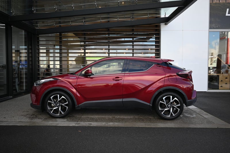2017 Toyota C-HR 1.8 Hybrid G 5 Dr SUV CVT FWD... image 4
