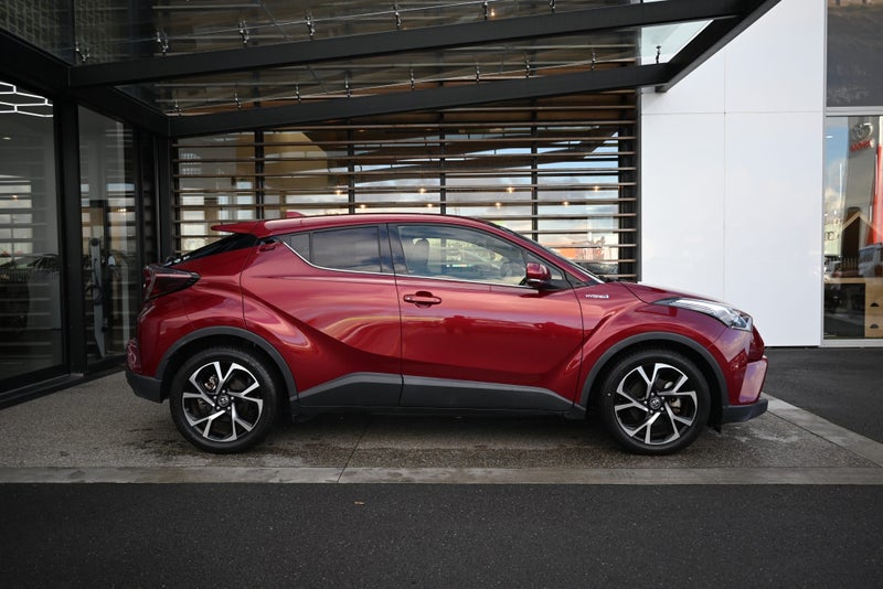 2017 Toyota C-HR 1.8 Hybrid G 5 Dr SUV CVT FWD... image 5