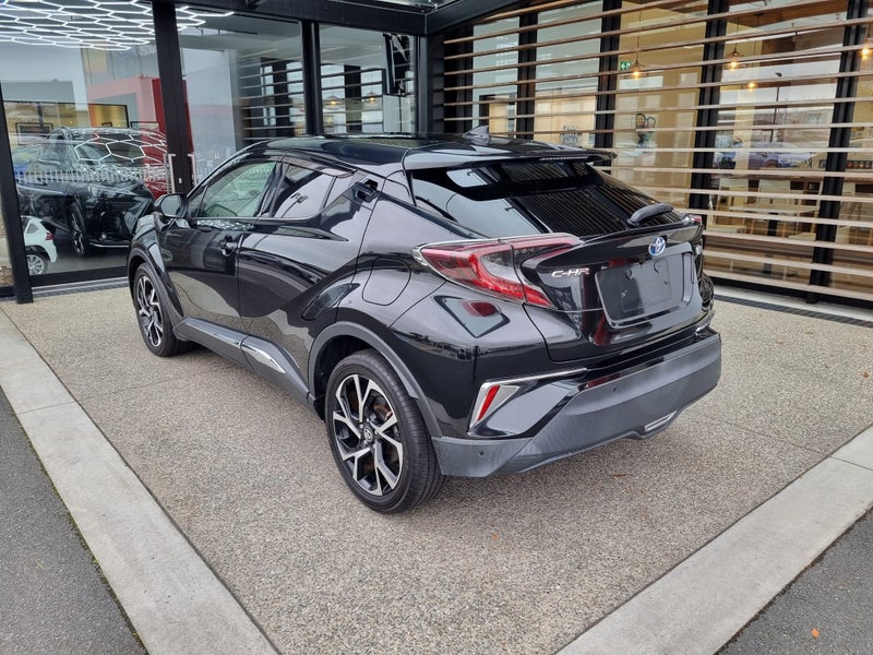 2017 Toyota C-HR 1.8 Hybrid G 5 Dr SUV CVT FWD... image 5