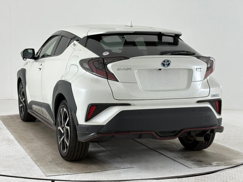 2017 Toyota C-HR 1.8 Hybrid G 5 Dr SUV CVT FWD image 2
