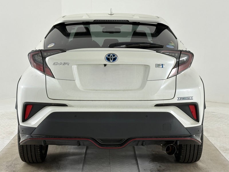 2017 Toyota C-HR 1.8 Hybrid G 5 Dr SUV CVT FWD image 5