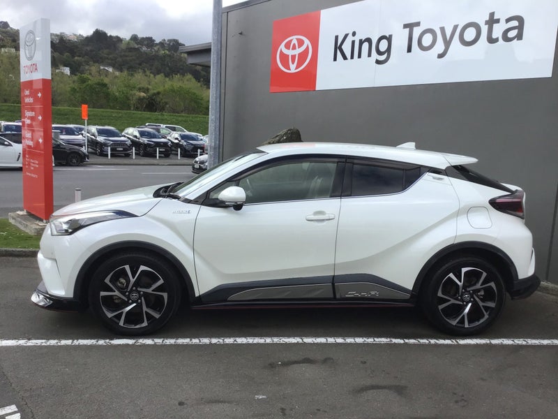 2017 Toyota C-HR 1.8 Hybrid G image 2