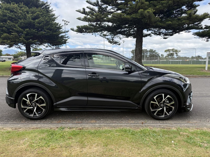 2017 Toyota C-HR 1.8 Hybrid G Automatic SUV image 2