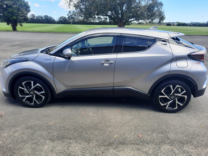 2017 Toyota C-HR 1.8 Hybrid G Automatic SUV image 2