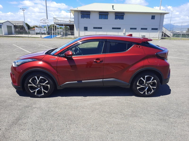 2017 Toyota C-HR 1.8 Hybrid G Automatic SUV image 2