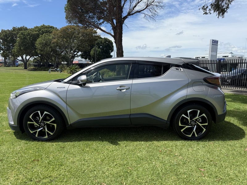 2017 Toyota C-HR 1.8 Hybrid G Automatic SUV image 4