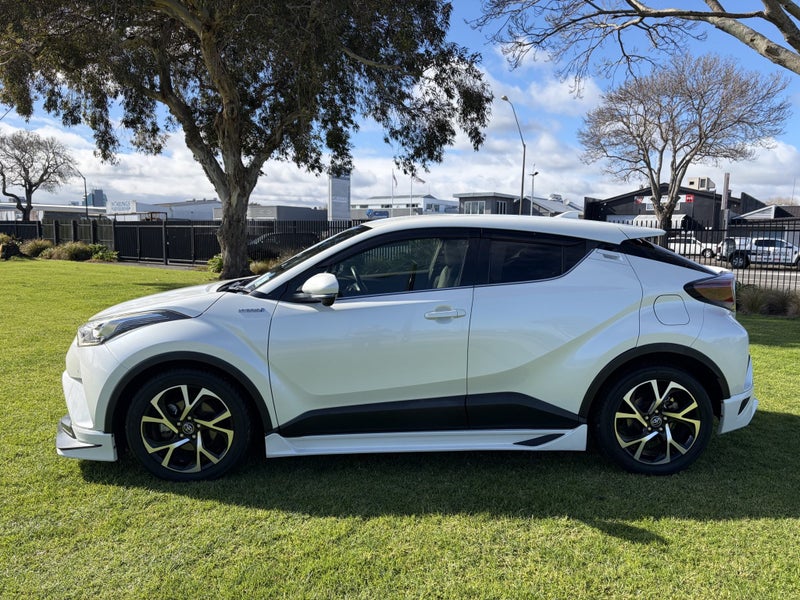 2017 Toyota C-HR 1.8 Hybrid G Automatic SUV image 5