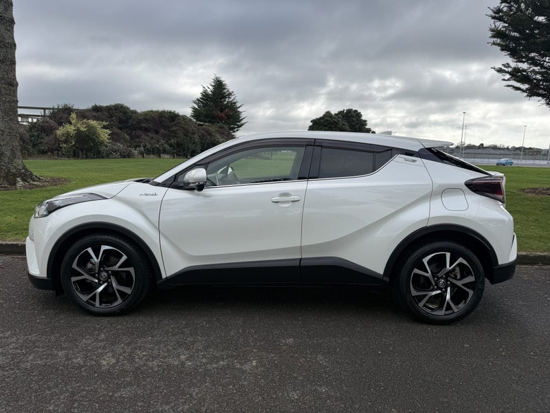 2017 Toyota C-HR 1.8 Hybrid G Automatic SUV image 2