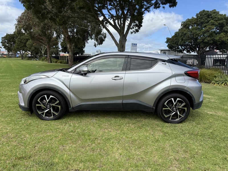 2017 Toyota C-HR 1.8 Hybrid G Automatic SUV image 4