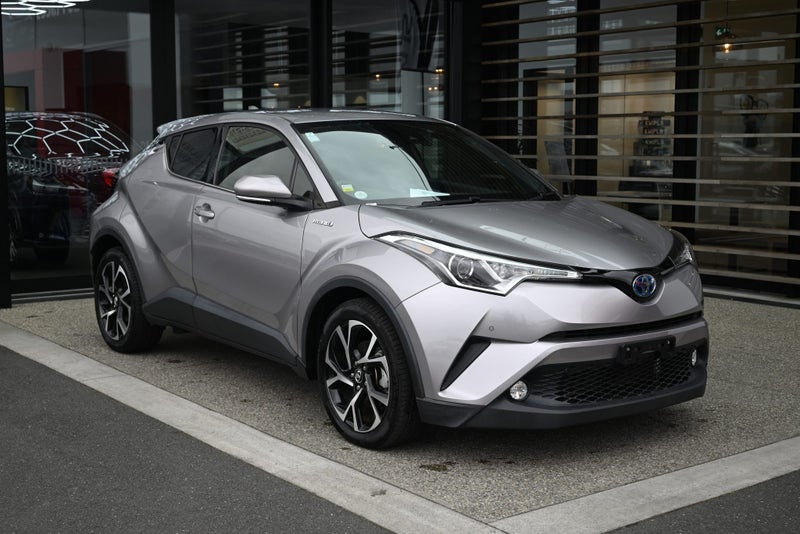 2017 Toyota C-HR 1.8 Hybrid G FWD SUV image 1