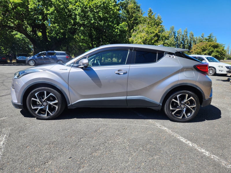 2017 Toyota C-HR 1.8 Hybrid G SUV - Certified I... image 5