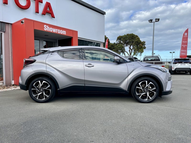 2017 Toyota C-HR 1.8 Hybrid G SUV - Certified I... image 2