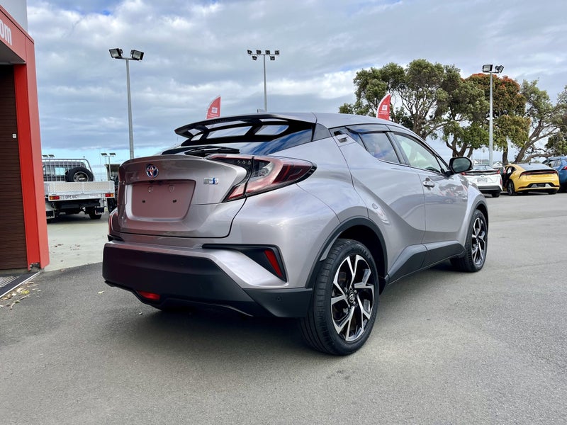 2017 Toyota C-HR 1.8 Hybrid G SUV - Certified I... image 4