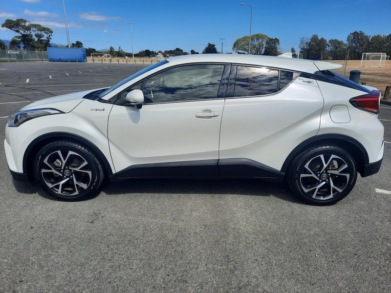 2017 Toyota C-HR 1.8 Hybrid G SUV - Certified I... image 2