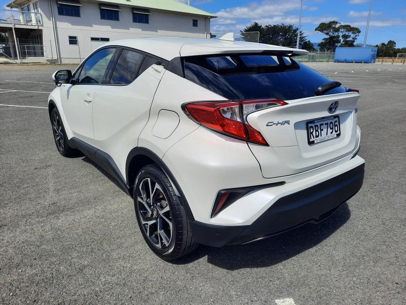 2017 Toyota C-HR 1.8 Hybrid G SUV - Certified I... image 4