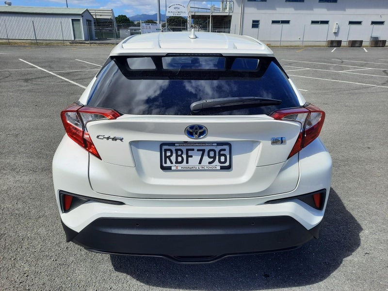 2017 Toyota C-HR 1.8 Hybrid G SUV - Certified I... image 5