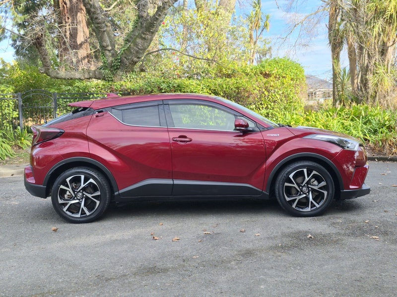 2017 Toyota C-HR 1.8 Hybrid G (ZYX10-AHXEB-1) image 2
