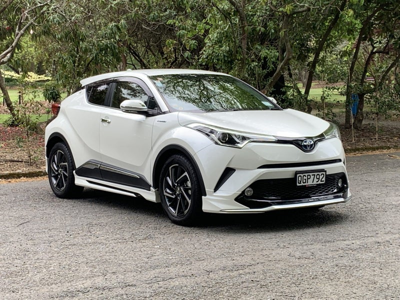 2017 Toyota C-HR 1.8 Hybrid S 5 Dr CVT image 1