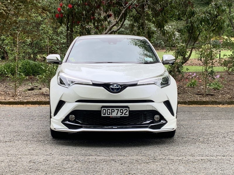 2017 Toyota C-HR 1.8 Hybrid S 5 Dr CVT image 2