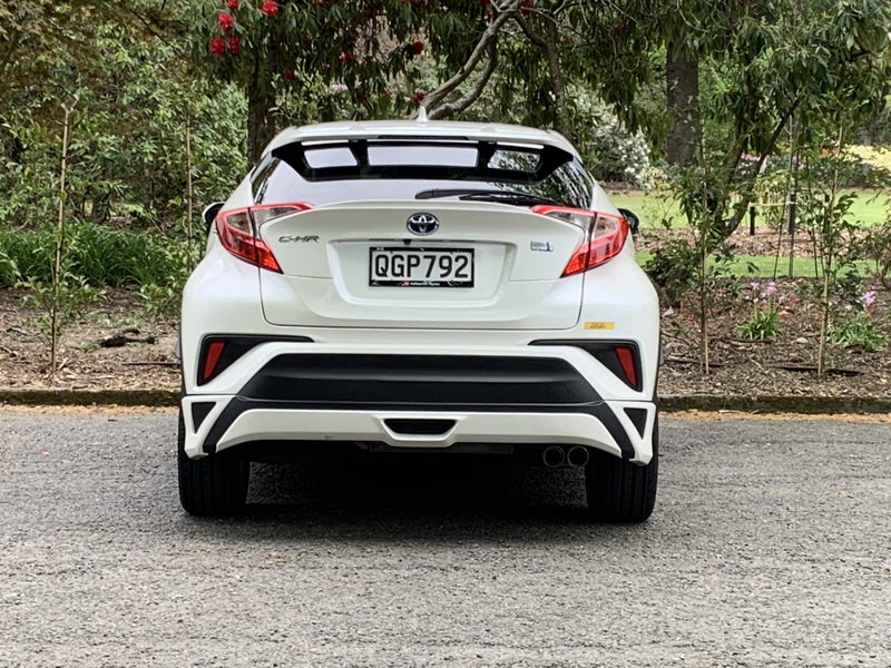 2017 Toyota C-HR 1.8 Hybrid S 5 Dr CVT image 5