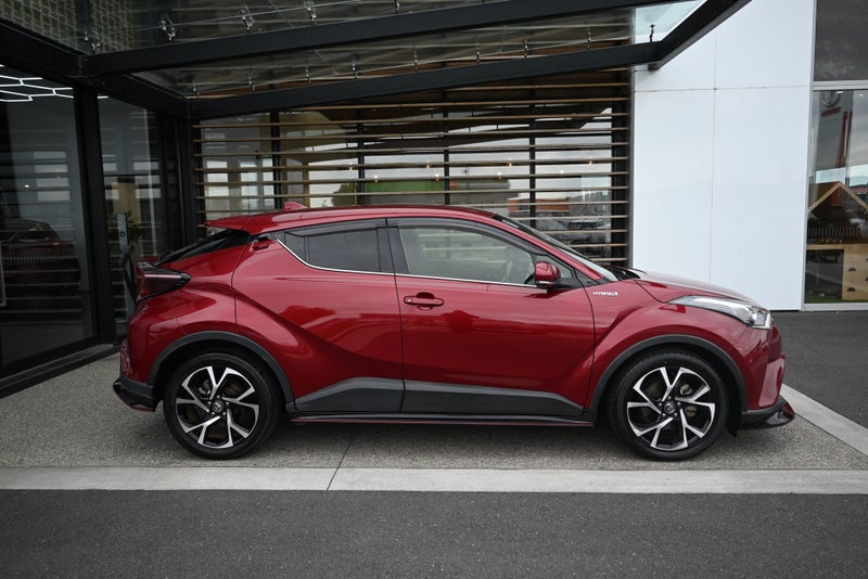 2017 Toyota C-HR 1.8 Petrol Hybrid G CVT FWD SUV image 3